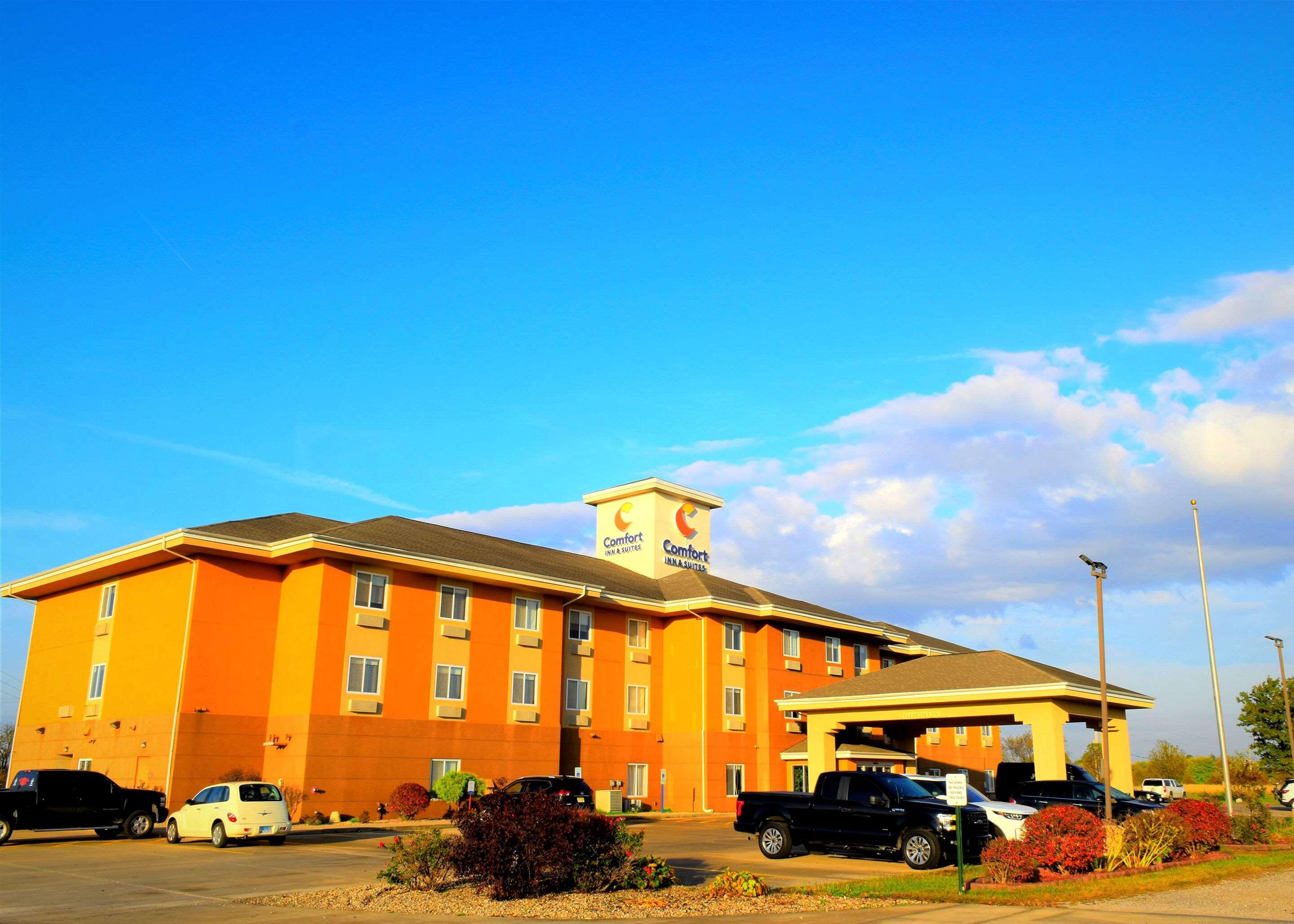 Comfort Inn & Suites Greenville I-70 Exterior photo