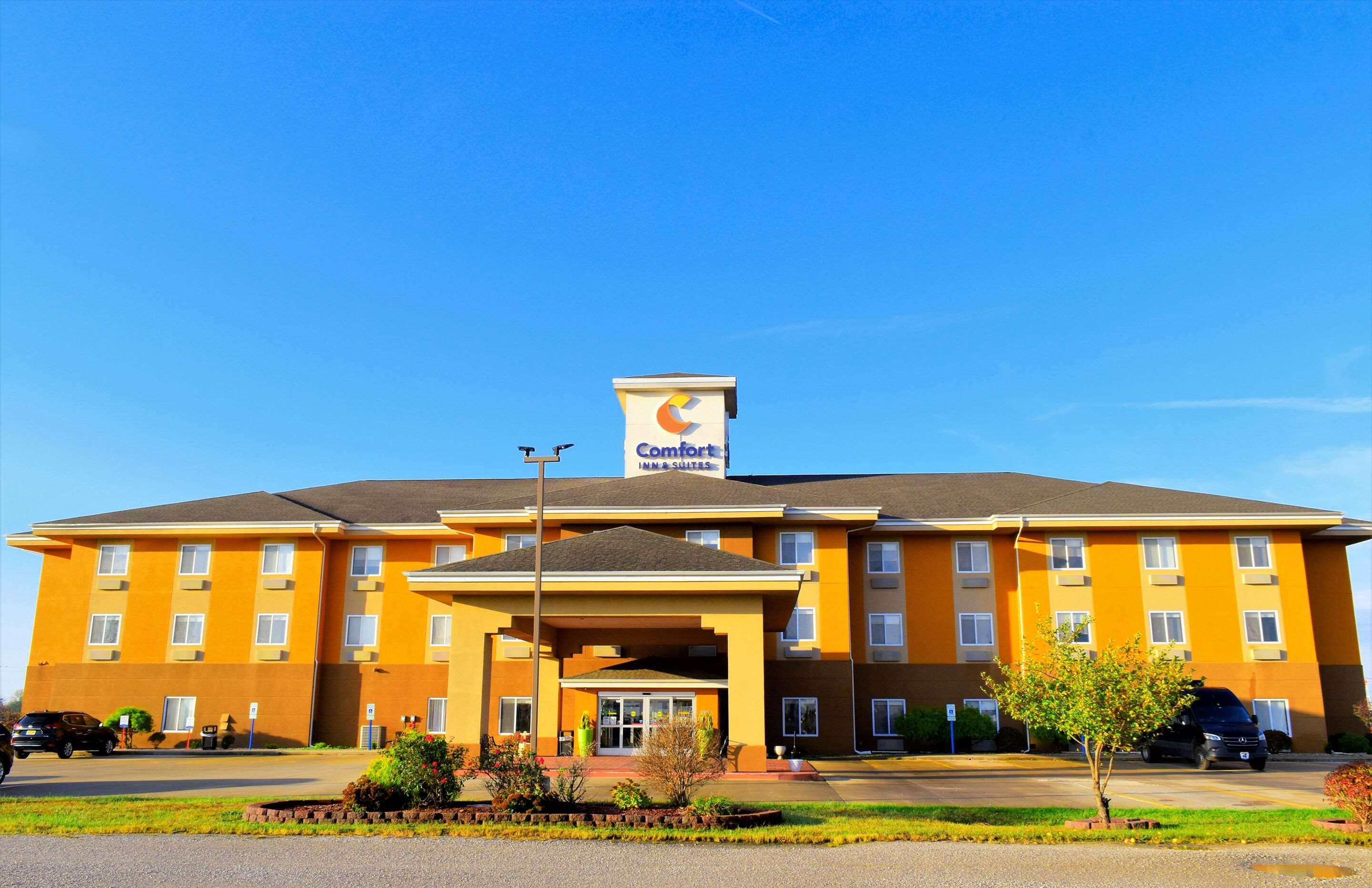 Comfort Inn & Suites Greenville I-70 Exterior photo