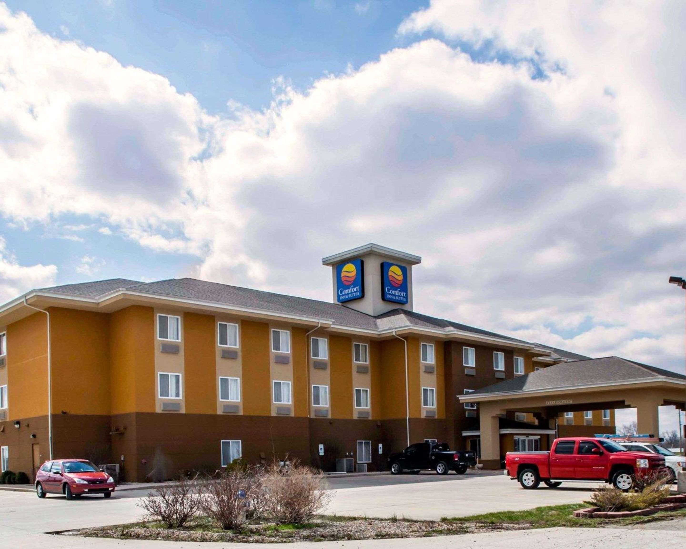 Comfort Inn & Suites Greenville I-70 Exterior photo