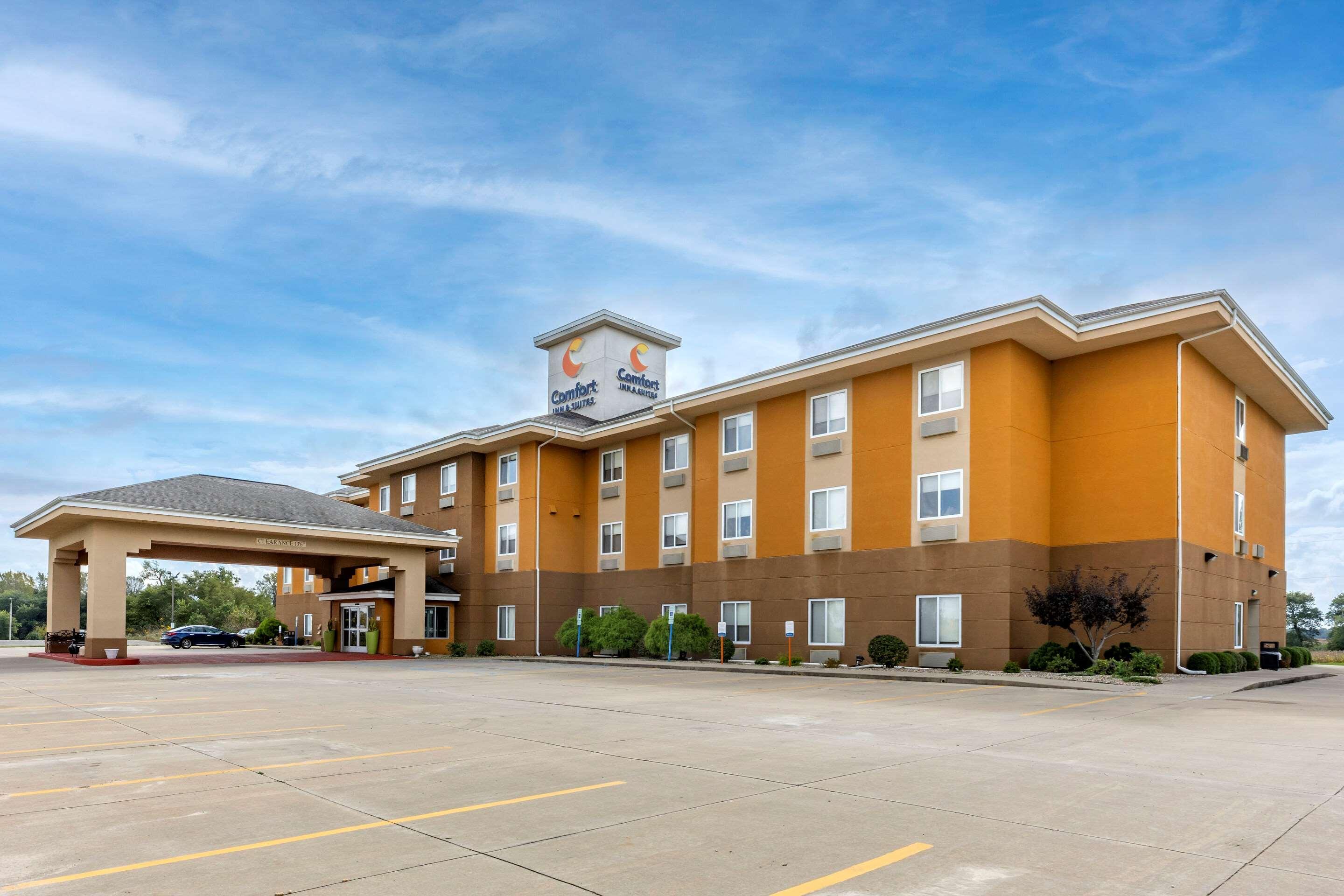 Comfort Inn & Suites Greenville I-70 Exterior photo