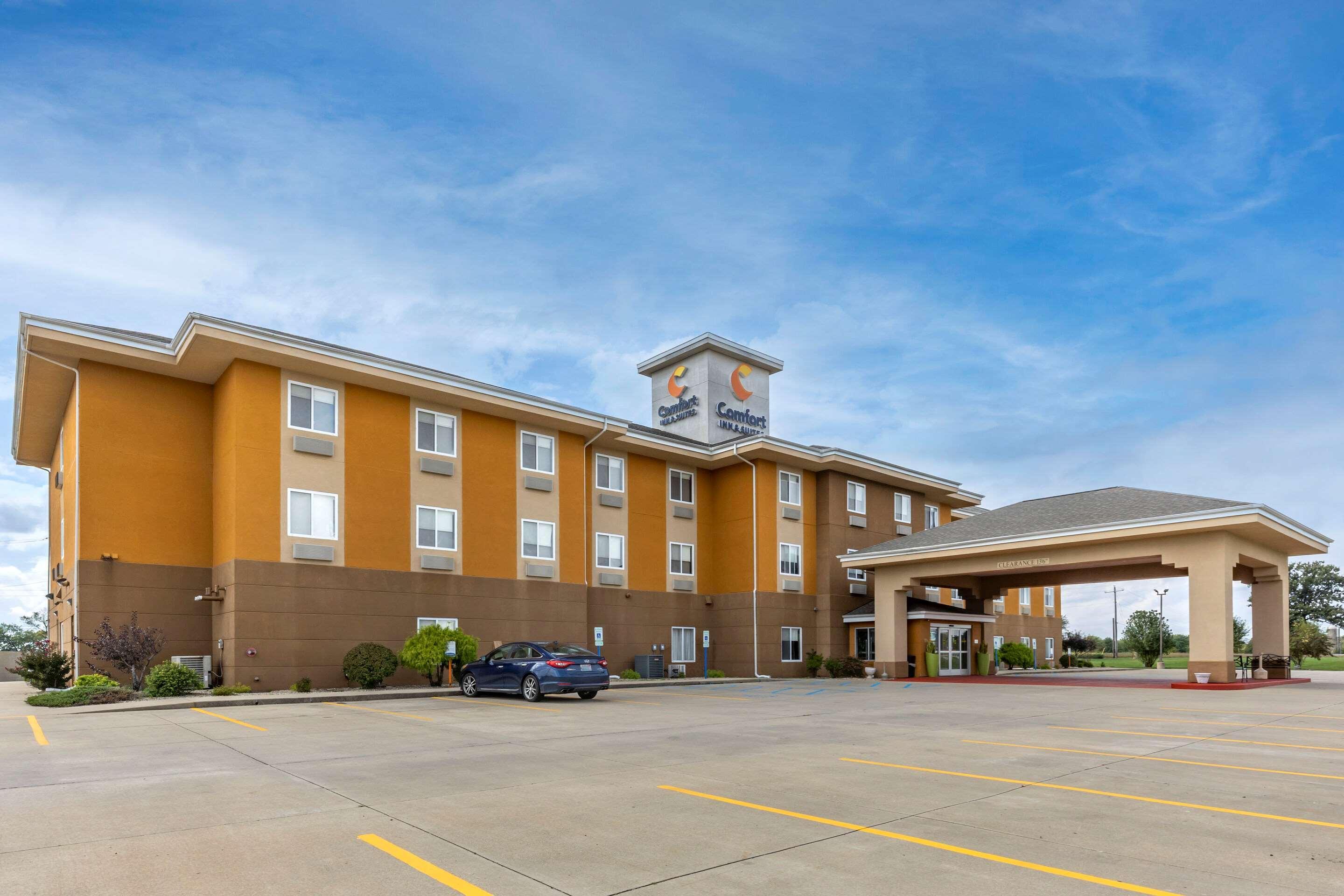 Comfort Inn & Suites Greenville I-70 Exterior photo