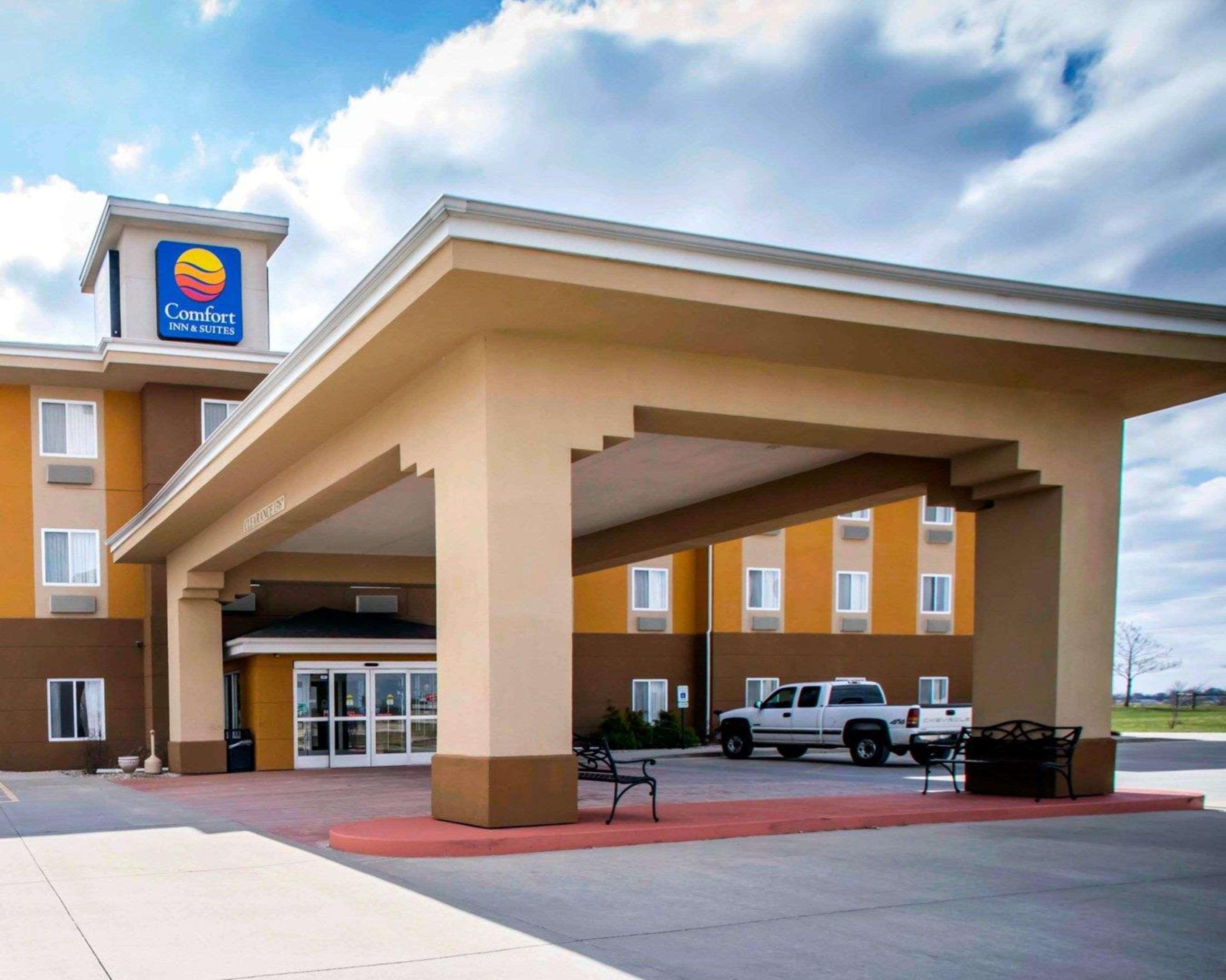 Comfort Inn & Suites Greenville I-70 Exterior photo